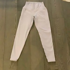 Alo yoga pants in lilac